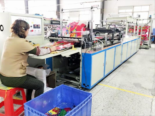 Macchina automatica per la produzione di palloncini in film di alluminio