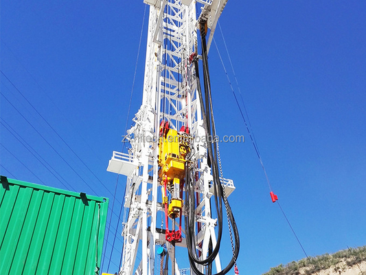 RG API Standard Oil Field Oil ed il camion della galleria del pozzo di gas hanno montato la piattaforma di produzione mobile di ZJ30 750hp ed il workover Rig Max D